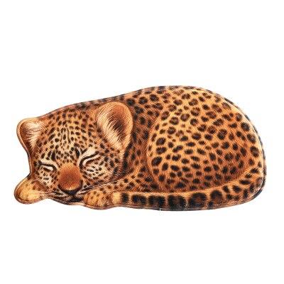 Nukkuva gepardinpentu muotoiltu matto