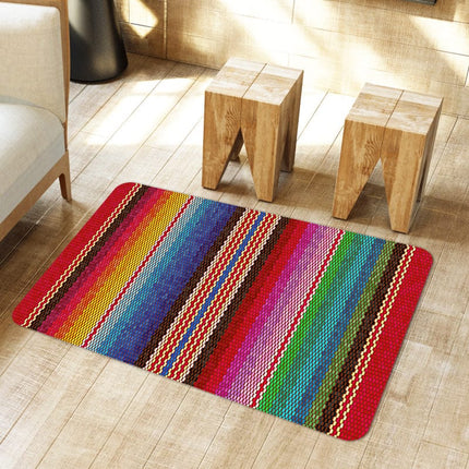 Monivärinen raidallinen ovimatto sisäänkäyntiin