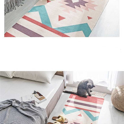Pieni matto tytön huoneeseen geometrisellä kuviolla