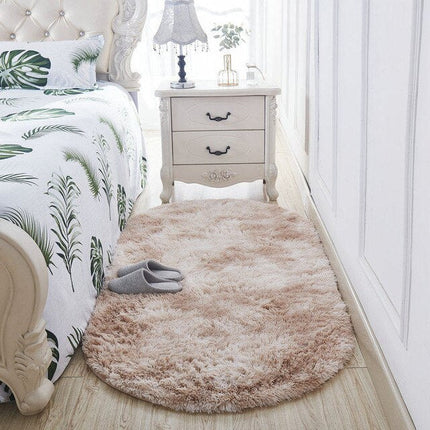 Pehmeä soikea beige sängynvierusmatto