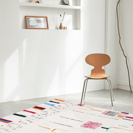 Valkoinen berberityylinen kelim-matto moderniin kotiin