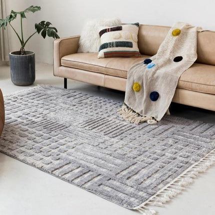 Neliönmuotoinen berberimatto geometrisella kuviolla