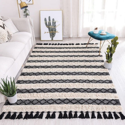 Raidallinen berberimatto musta ja luonnonvalkoinen