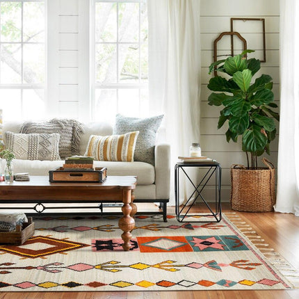 Perinteinen berberityylinen juuttimatto olohuoneeseen