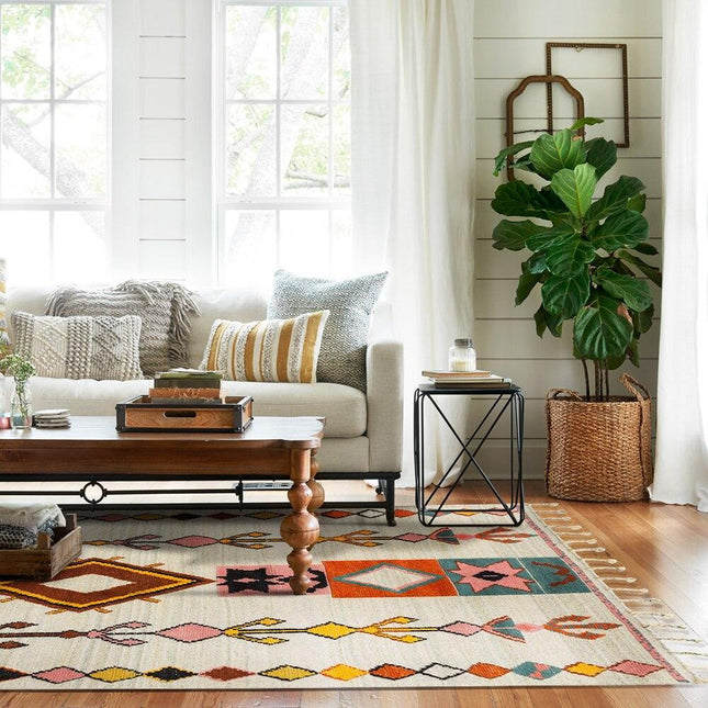 Perinteinen berberityylinen juuttimatto olohuoneeseen