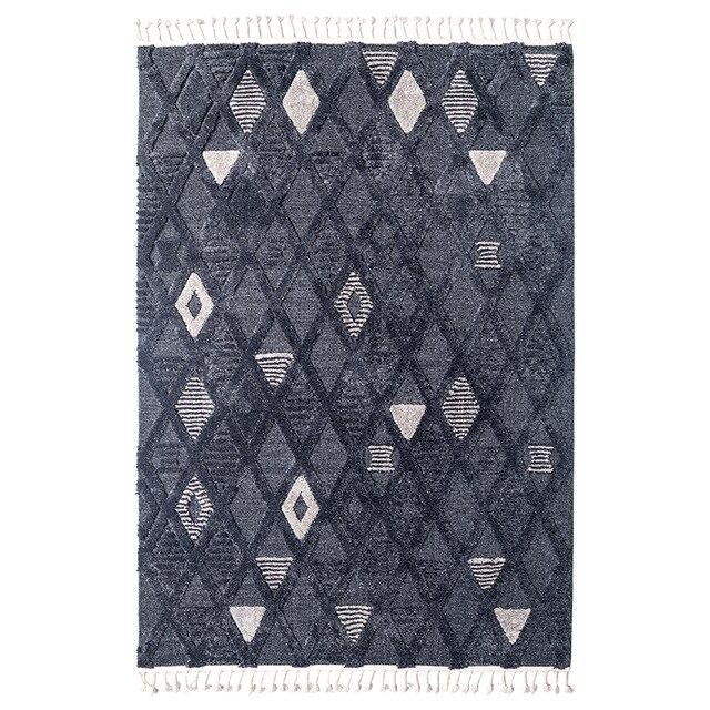 Musta villainen berberimatto olohuoneeseen