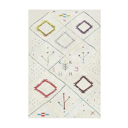 Zen-tyylinen berberi-matto värikkäillä kuvioilla