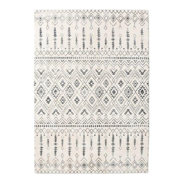 Kudottu berberimatto geometrisellä kuviolla