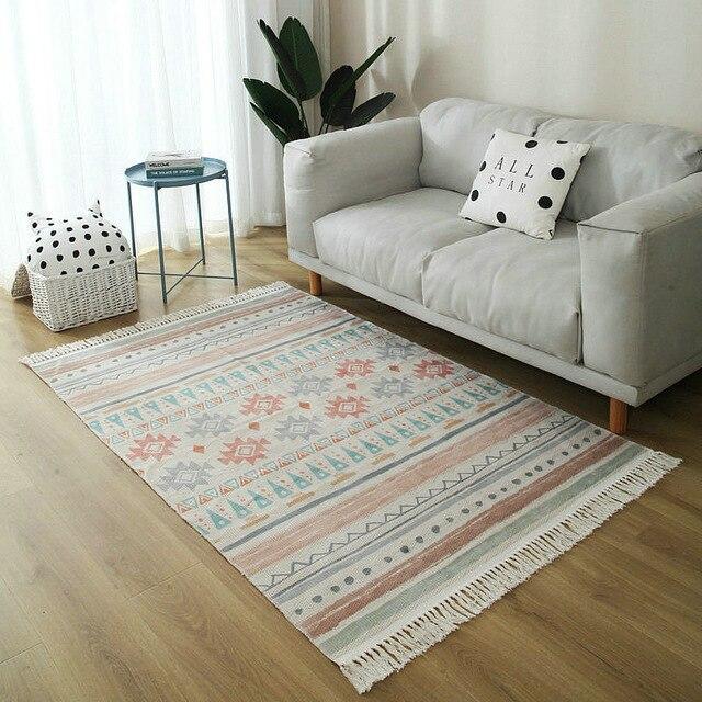 Sininen ja oranssi kuviollinen matto