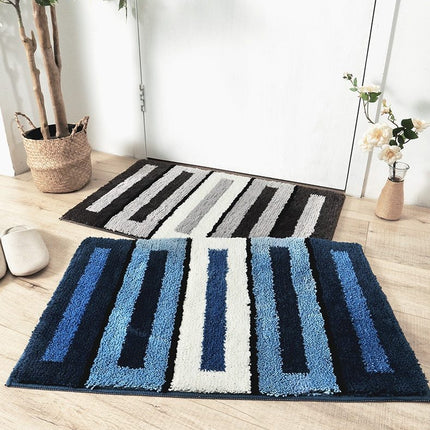 Sinivalkoinen raidallinen moderni kylpymatto