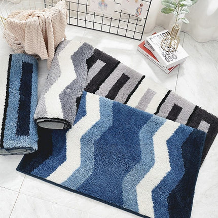 Mustavalkoinen siksak-kuvioinen kylpymatto