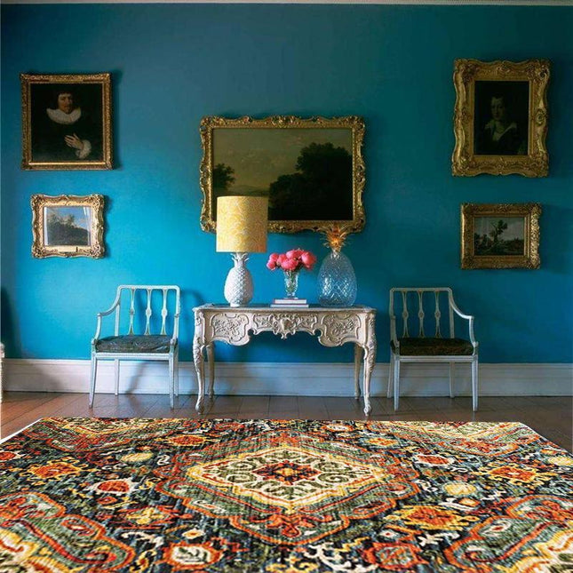 Värikäs itämainen matto olohuoneen sisustukseen