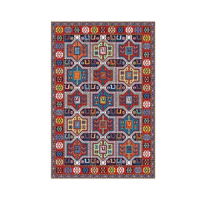 Värikäs etninen matto perinteisellä kuviolla