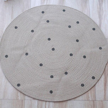 Pyöreä pilkullinen juuttimatto leikkihuoneeseen