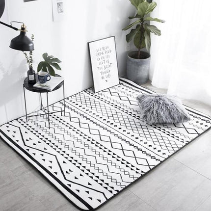 Pieni mustavalkoinen marokkolainen matto