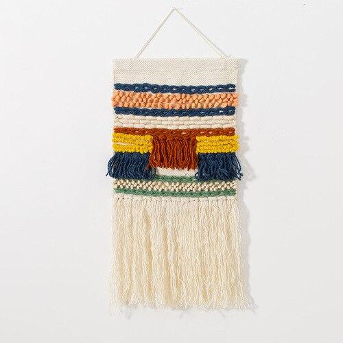 Värikäs seinäkoriste vauvanhuoneen sisustukseen