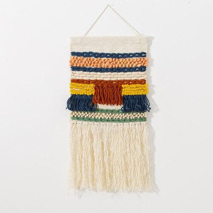 Värikäs seinäkoriste vauvanhuoneen sisustukseen