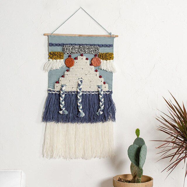 Thaimaalaistyylinen kudottu seinävaate koristeilla