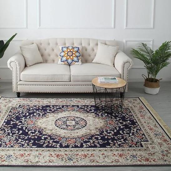 Sininen ja beige persialaistyylinen matto