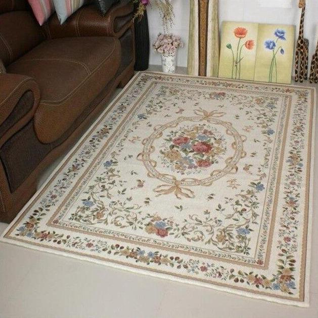 Kukkakuvioinen persialainen matto