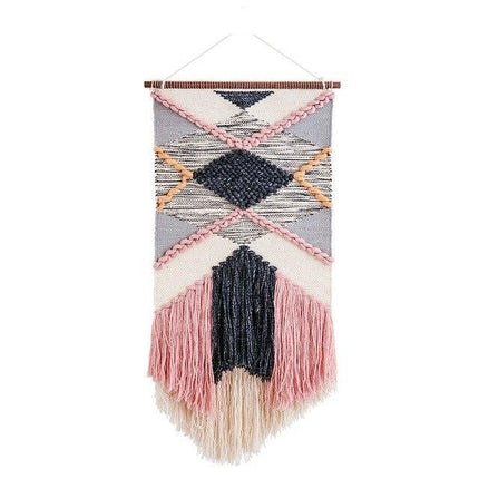 Vaaleanpunainen boheemi seinävaate timanttikuviolla