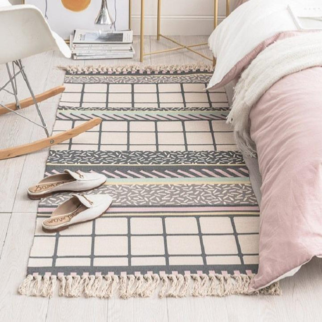 Puuterinroosa ja beige moderni matto