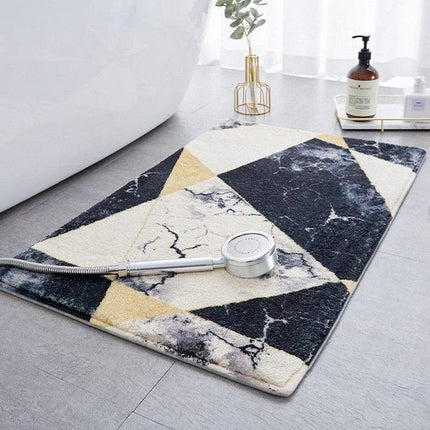 Geometrinen kylpymatto marmoriefektillä