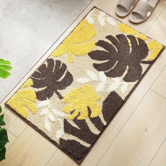 Kylpymatto suurilla trooppisilla lehdillä